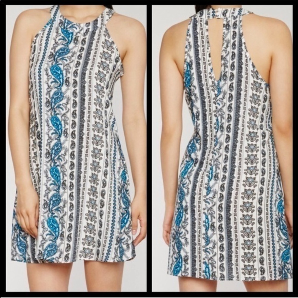 ❣️ Sale was 45$ down sizing ❣️ Cute chocker shift dress
